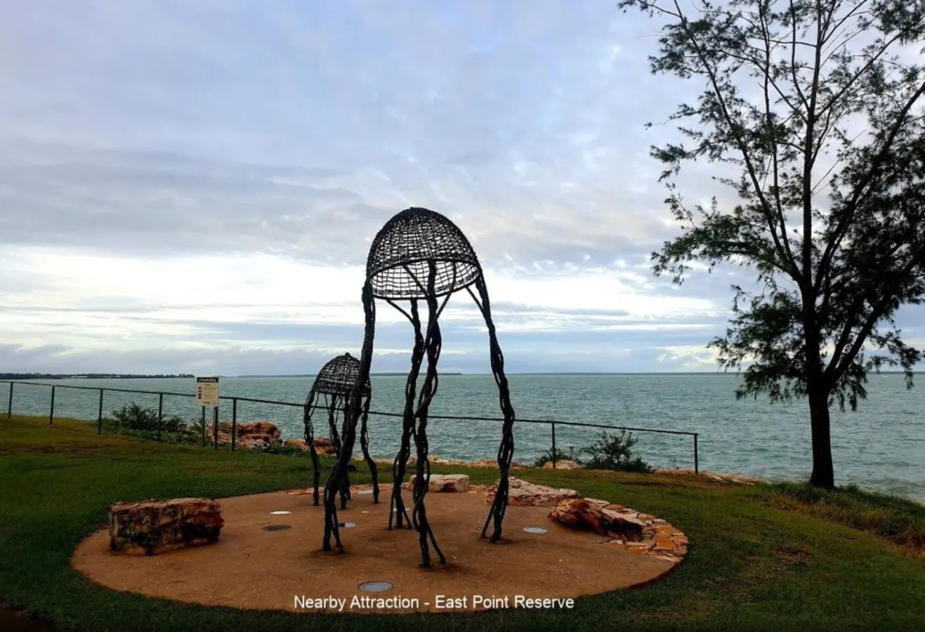 Zen Offshore: Front Porch ~ Lawn ~ Outdoor Dining 10