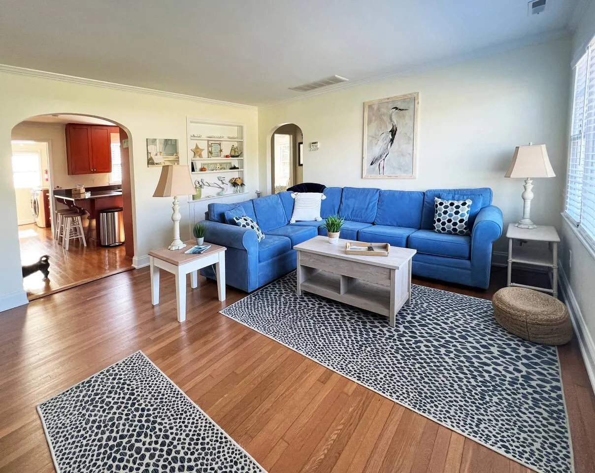 Lighthouse Cottage- Pet Friendly & Close to beach 12