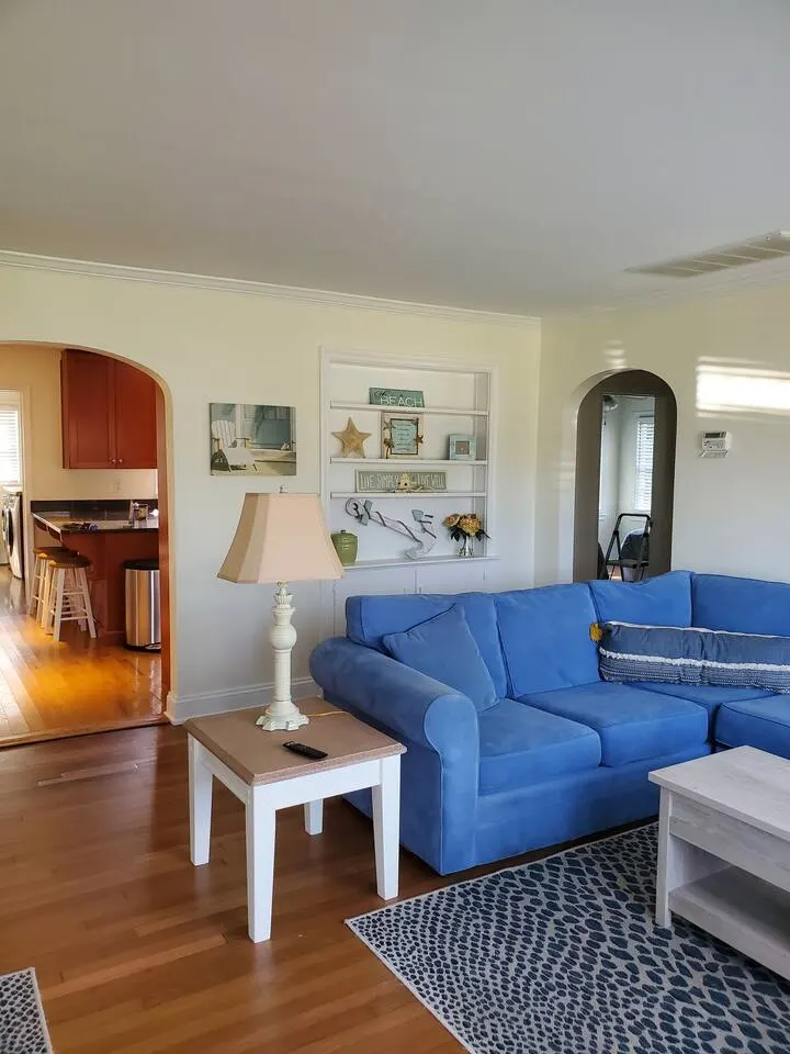 Lighthouse Cottage- Pet Friendly & Close to beach 14