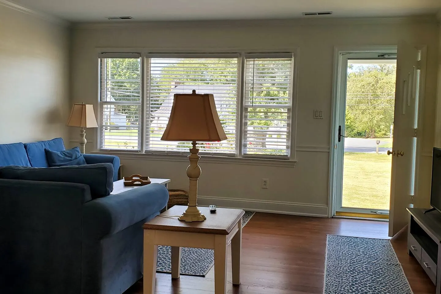 Lighthouse Cottage- Pet Friendly & Close to beach 16