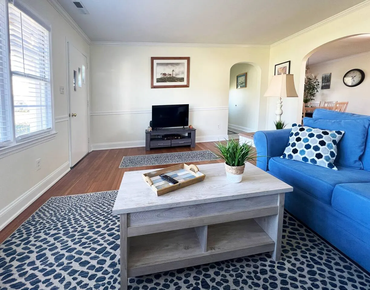 Lighthouse Cottage- Pet Friendly & Close to beach 20