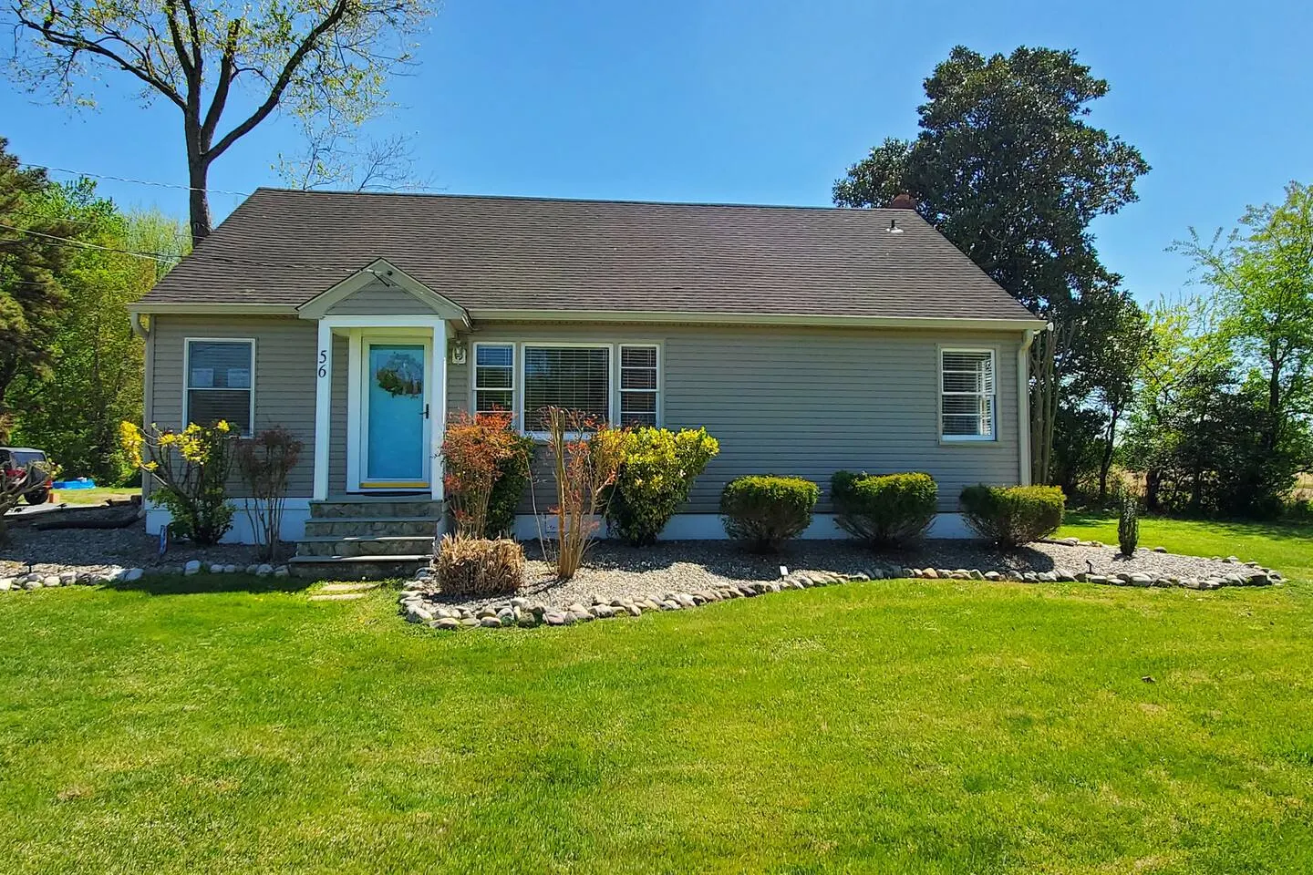 Lighthouse Cottage- Pet Friendly & Close to beach 7