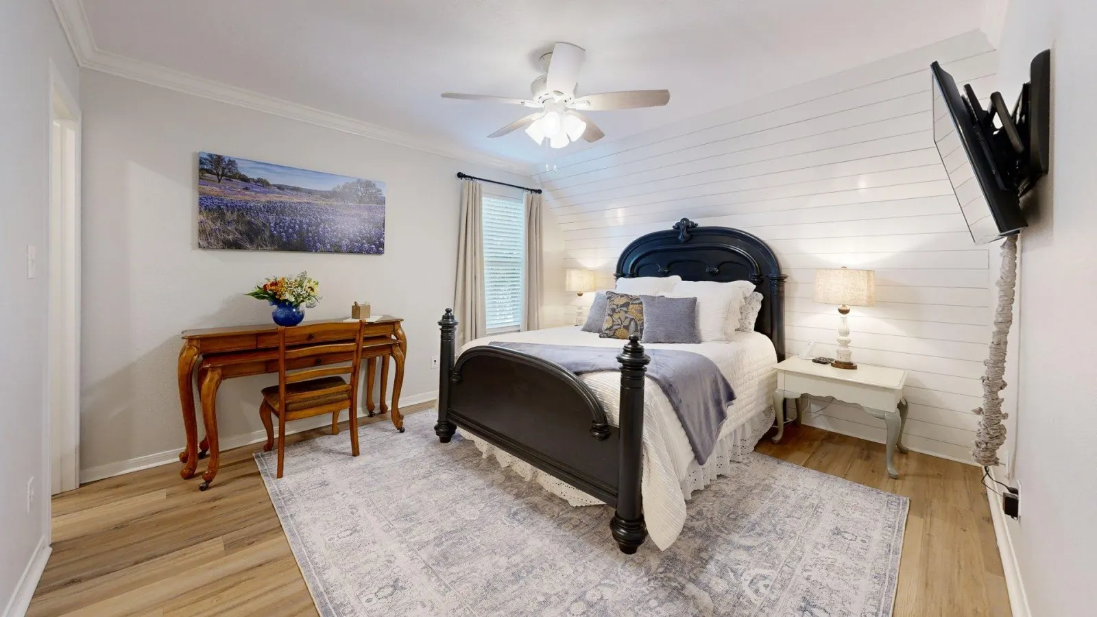 Central Cottage Charm - Pet Friendly! Very Clean! 2