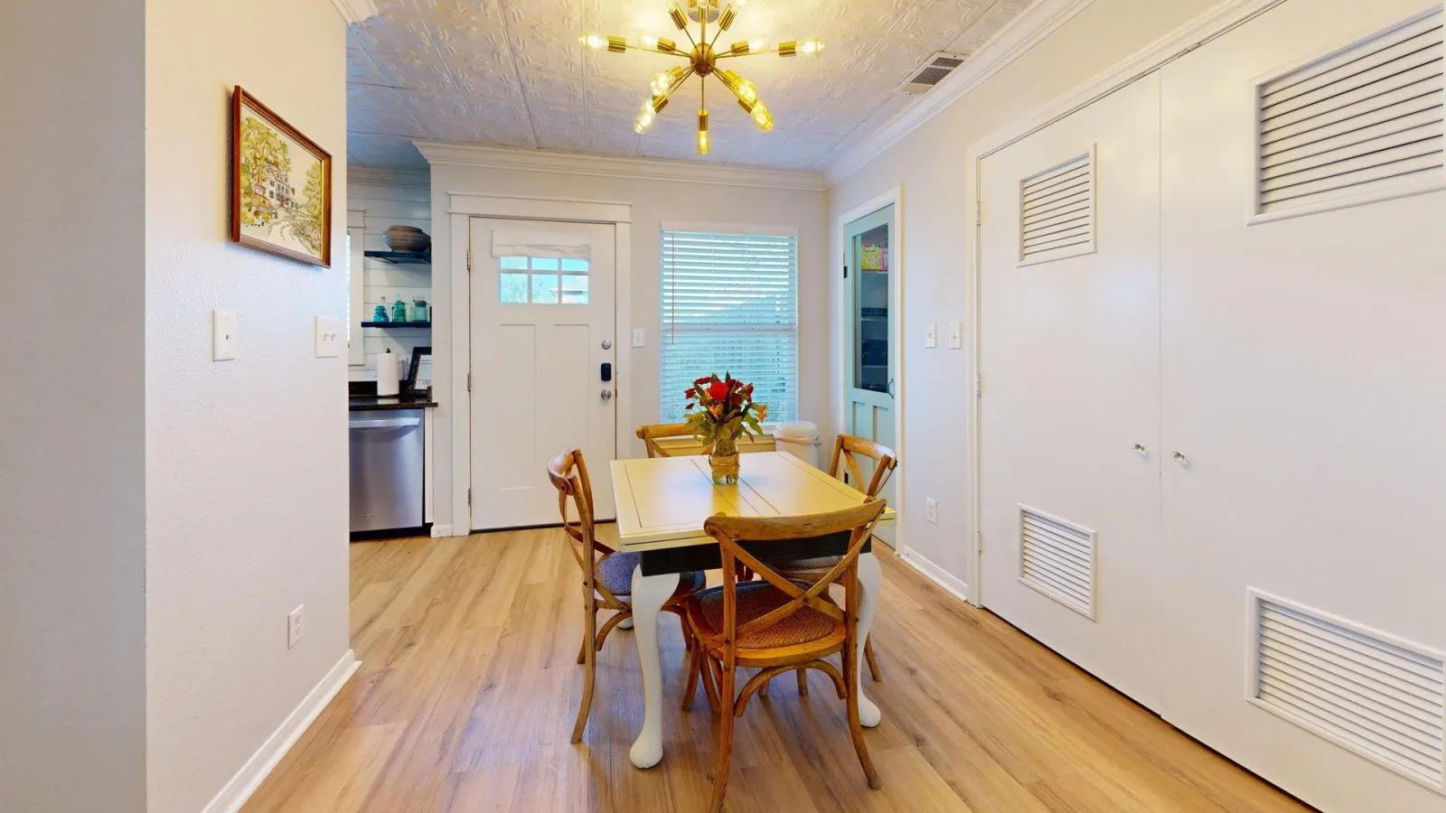 Central Cottage Charm - Pet Friendly! Very Clean! 10