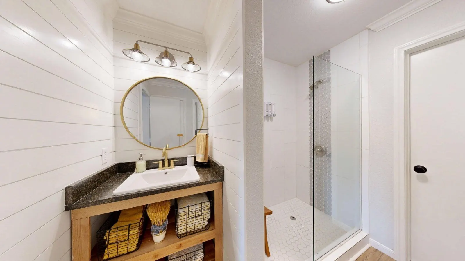 Central Cottage Charm - Pet Friendly! Very Clean! 18