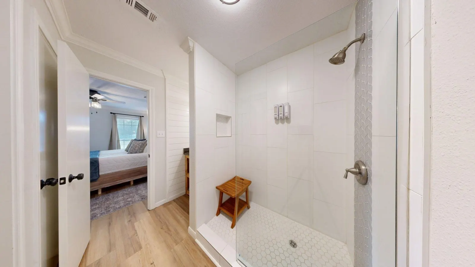 Central Cottage Charm - Pet Friendly! Very Clean! 19
