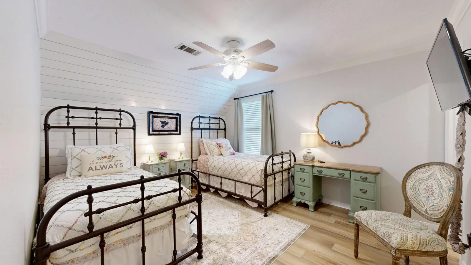 Central Cottage Charm - Pet Friendly! Very Clean! 5