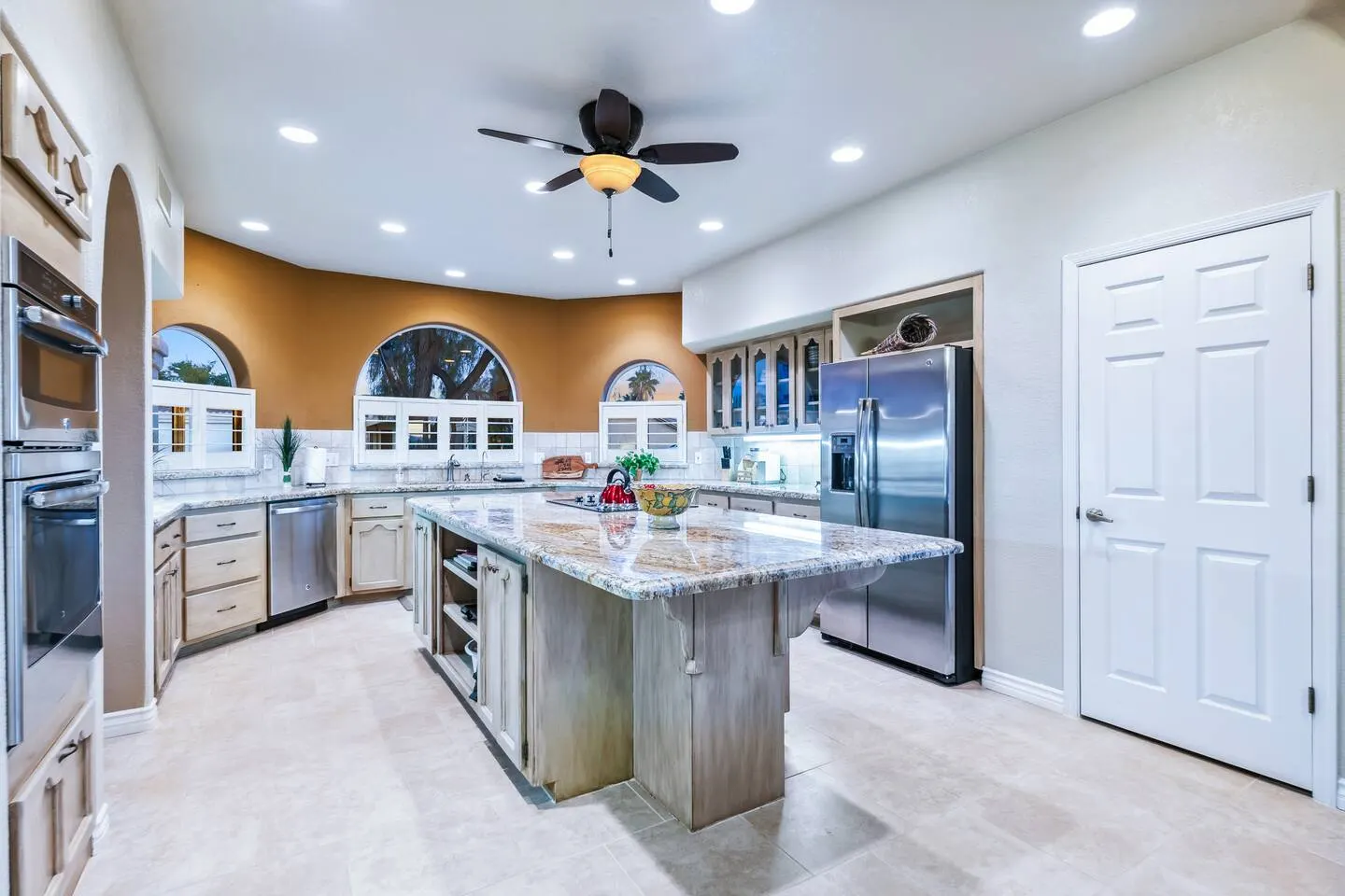 Luxury Golf Course & Lake Views Pool 4bd BBQ 20
