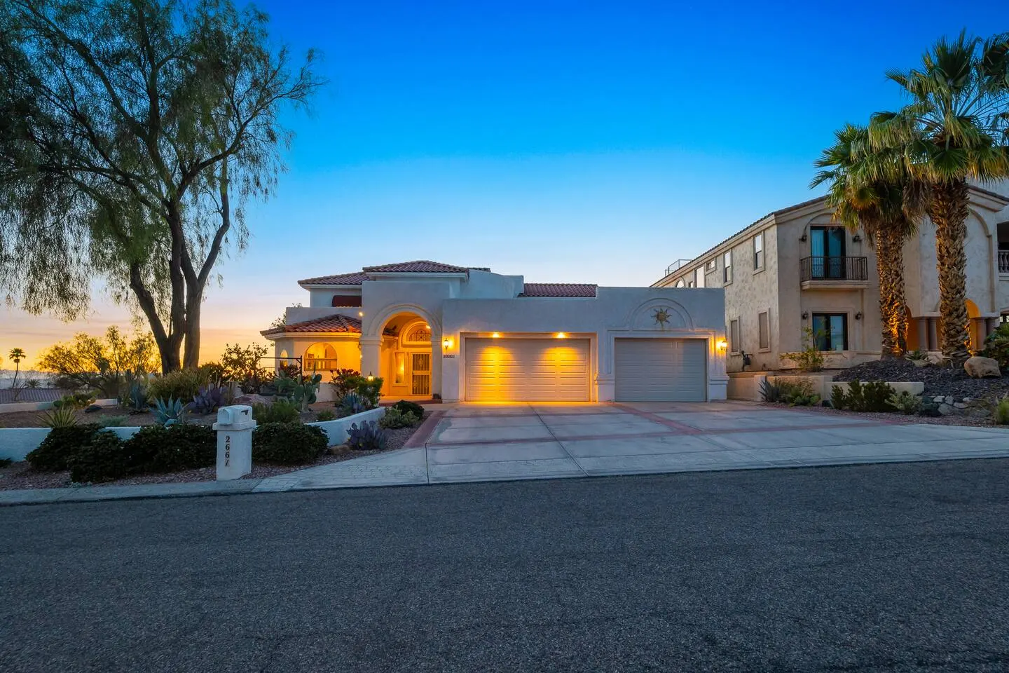 Luxury Golf Course & Lake Views Pool 4bd BBQ 6