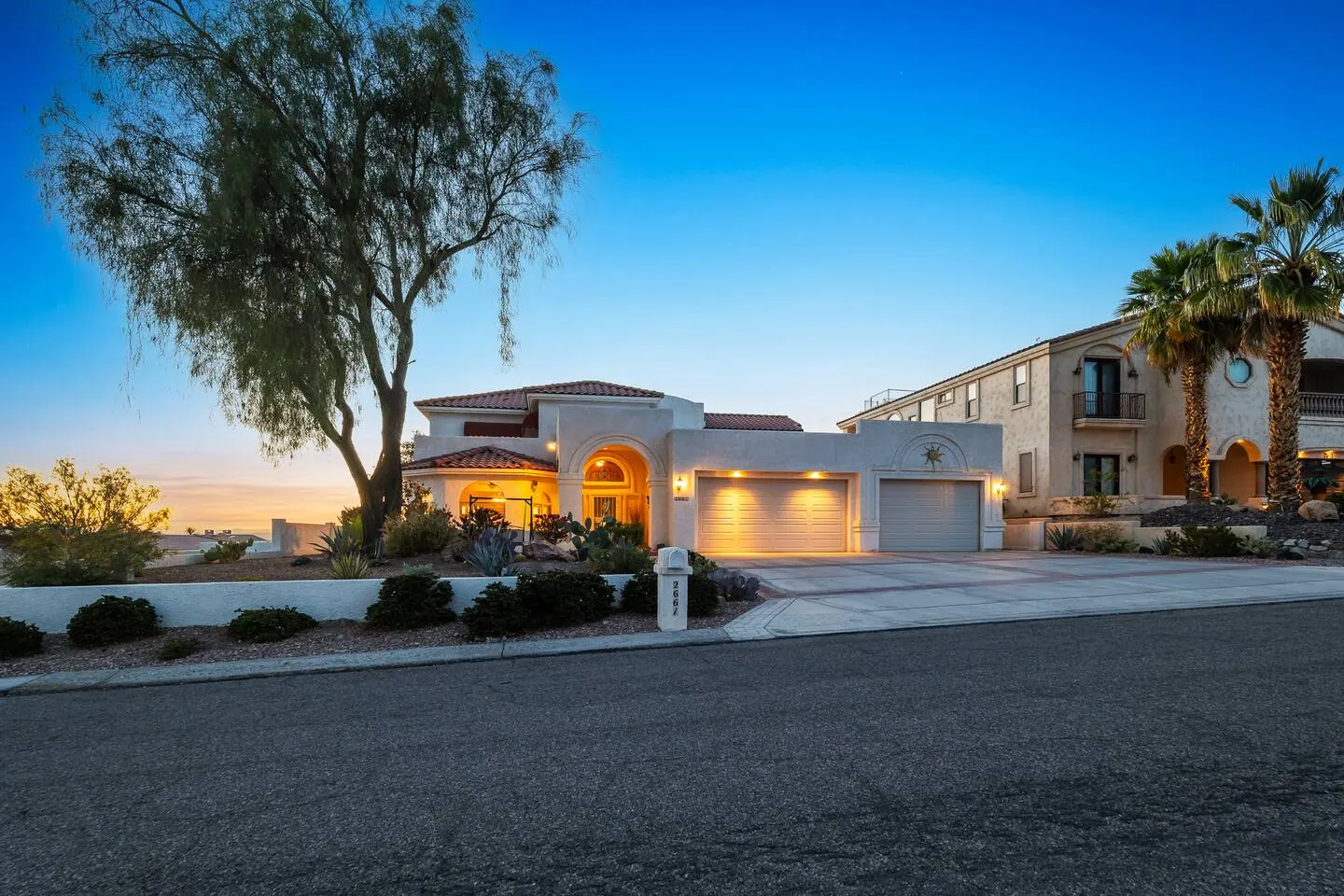 Luxury Golf Course & Lake Views Pool 4bd BBQ 8