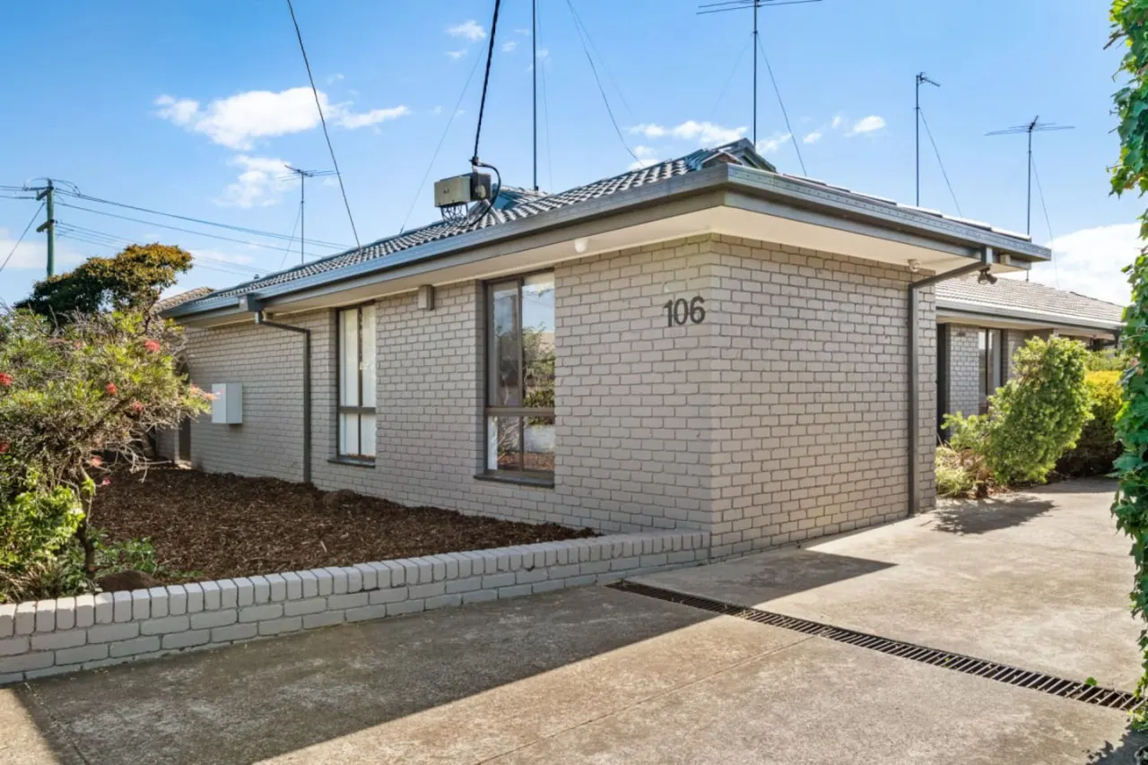 Modern 1BR Unit in Newcomb, Geelong 7
