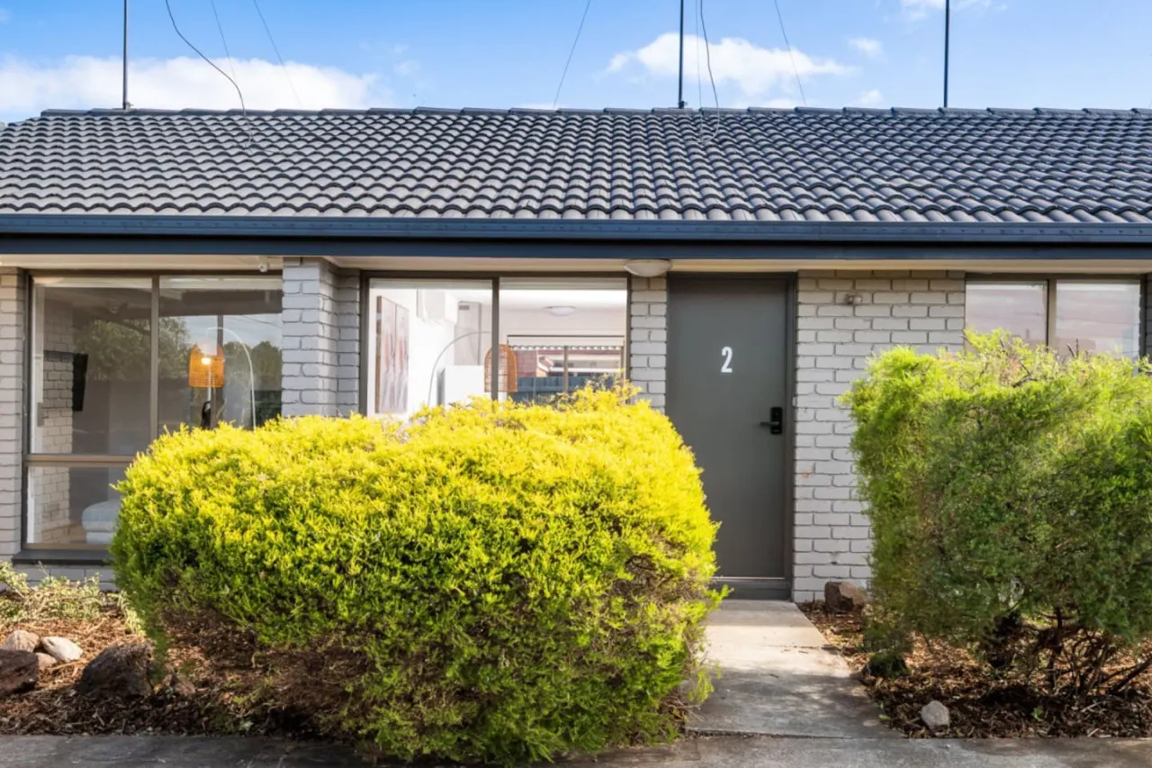 Modern 1BR Unit in Newcomb, Geelong 8