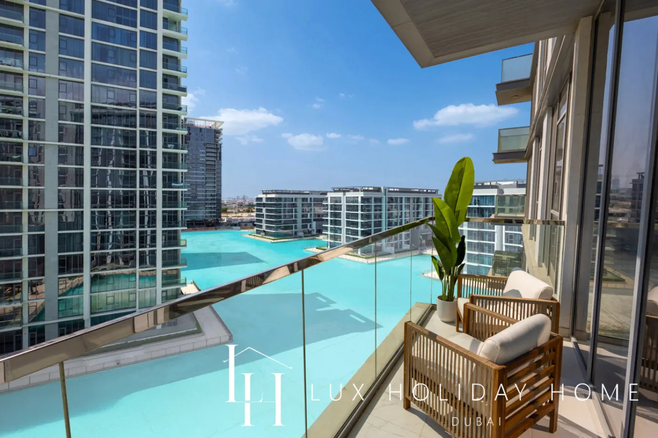 LUX | 2BR Lagoon View – District One, 10–15 min Burj Khalifa