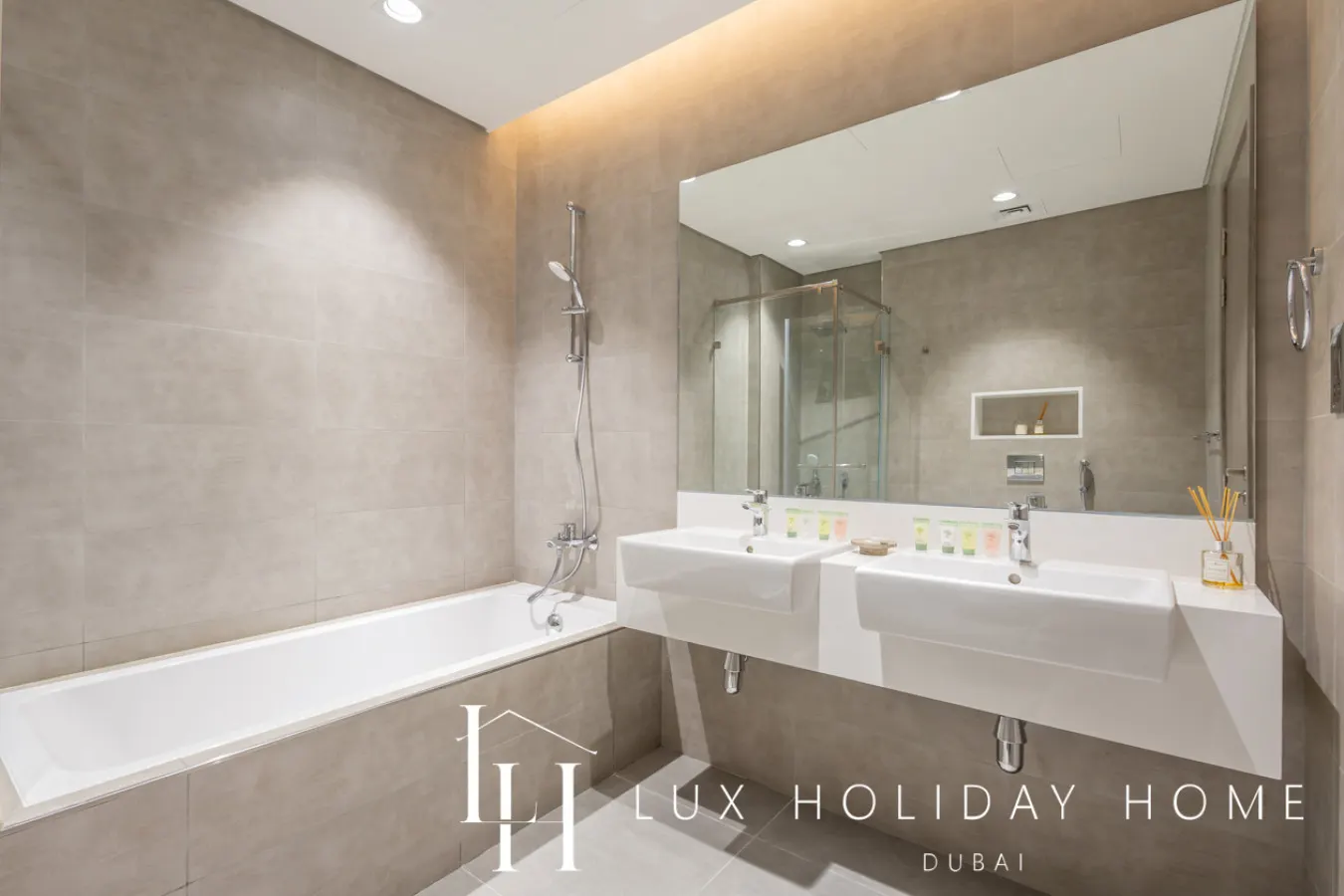 LUX 2BR Lagoon View – District One, 10–15 min Burj Khalifa 12