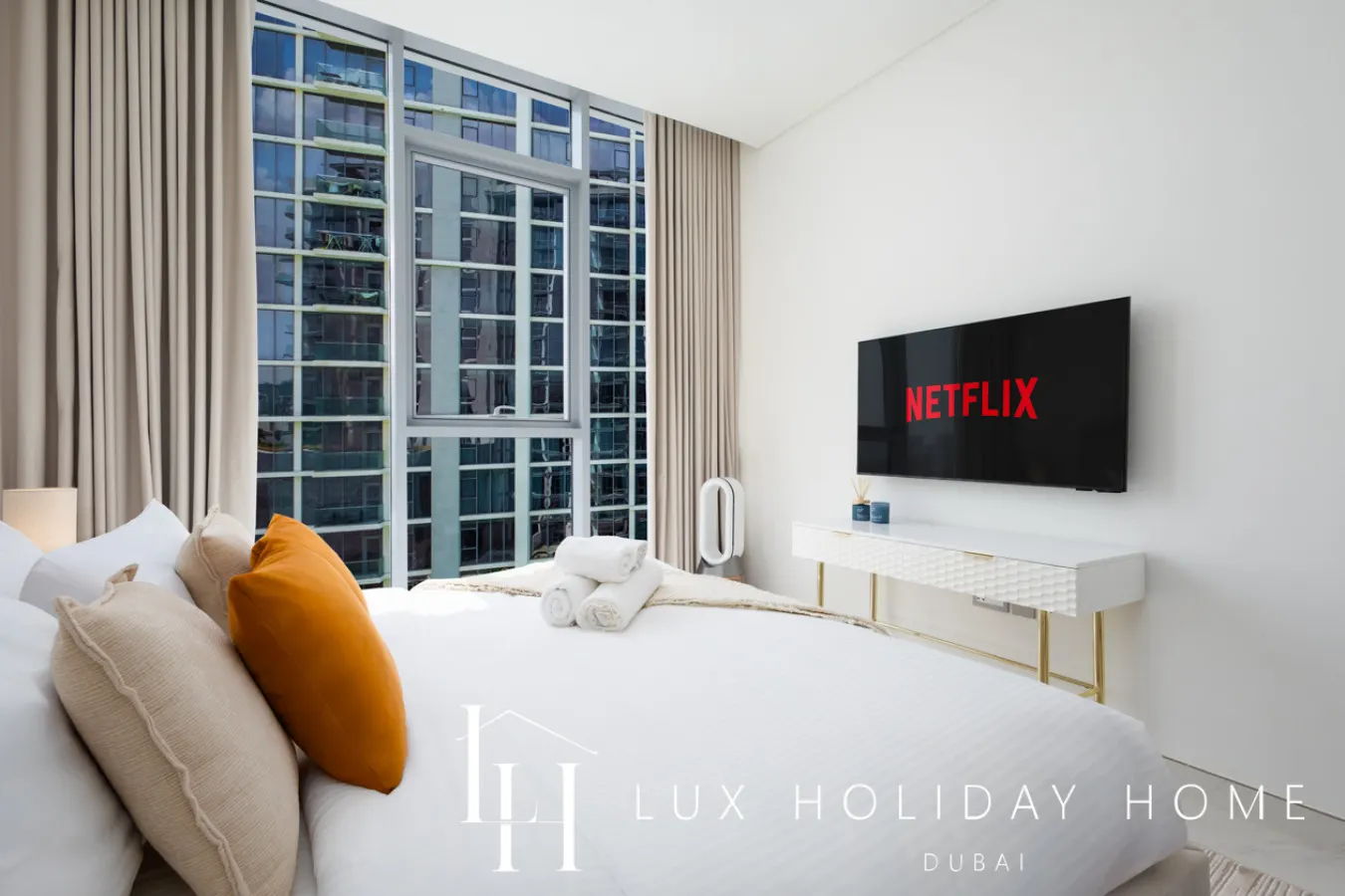 LUX 2BR Lagoon View – District One, 10–15 min Burj Khalifa 15
