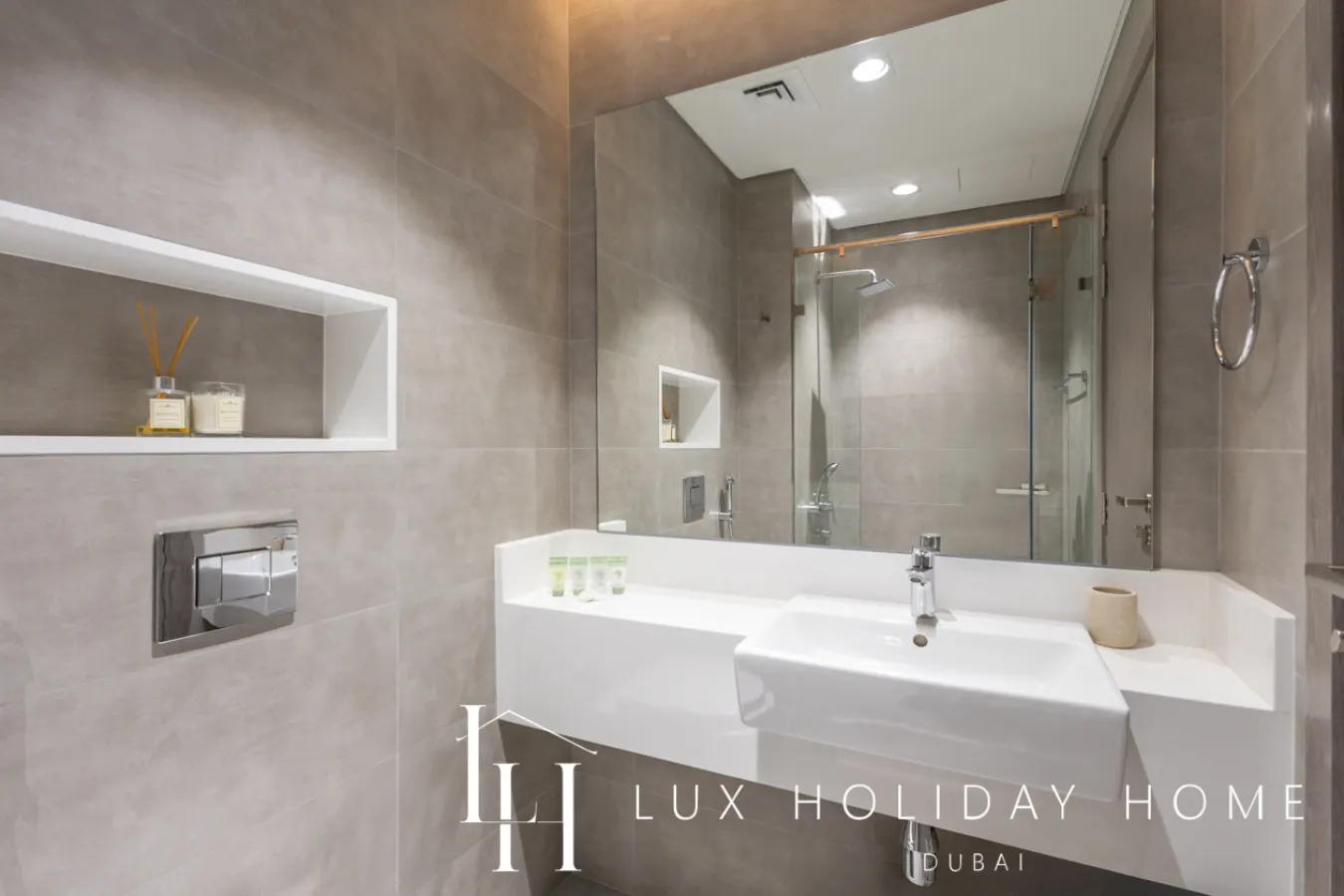 LUX 2BR Lagoon View – District One, 10–15 min Burj Khalifa 16