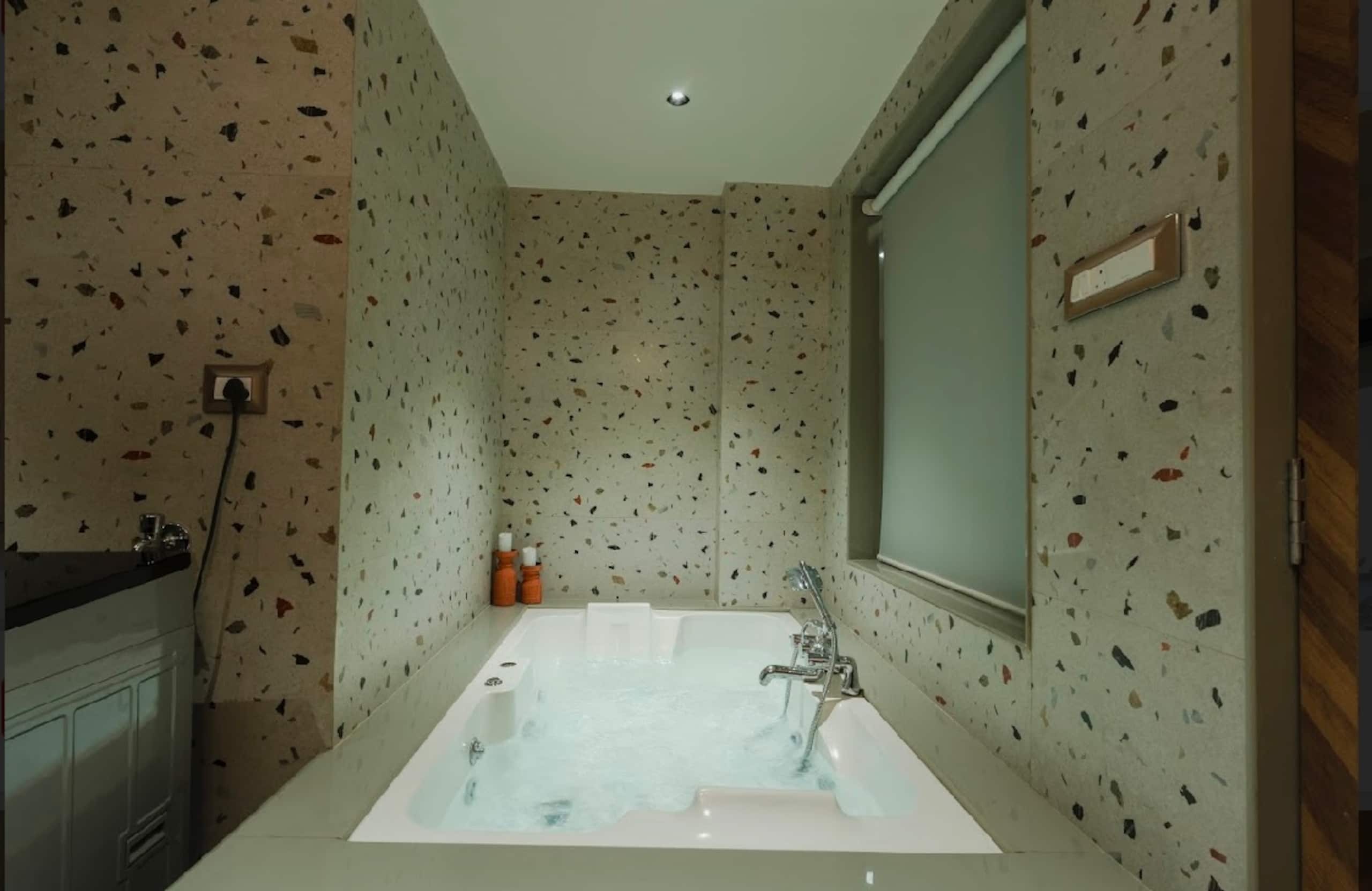 Lux 1BHK with Private Jacuzzi | Candolim 6