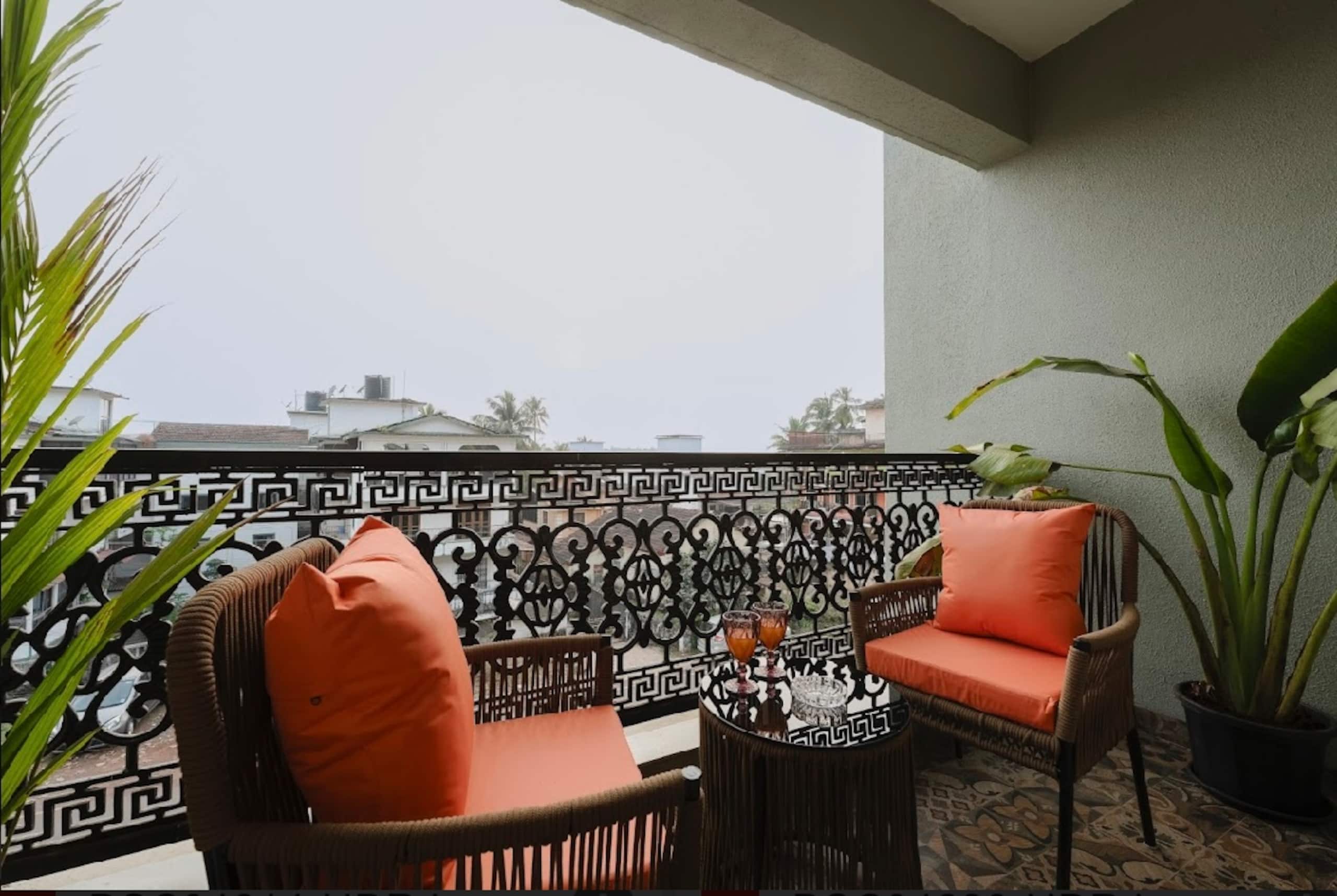 Lux 1BHK with Private Jacuzzi | Candolim 24