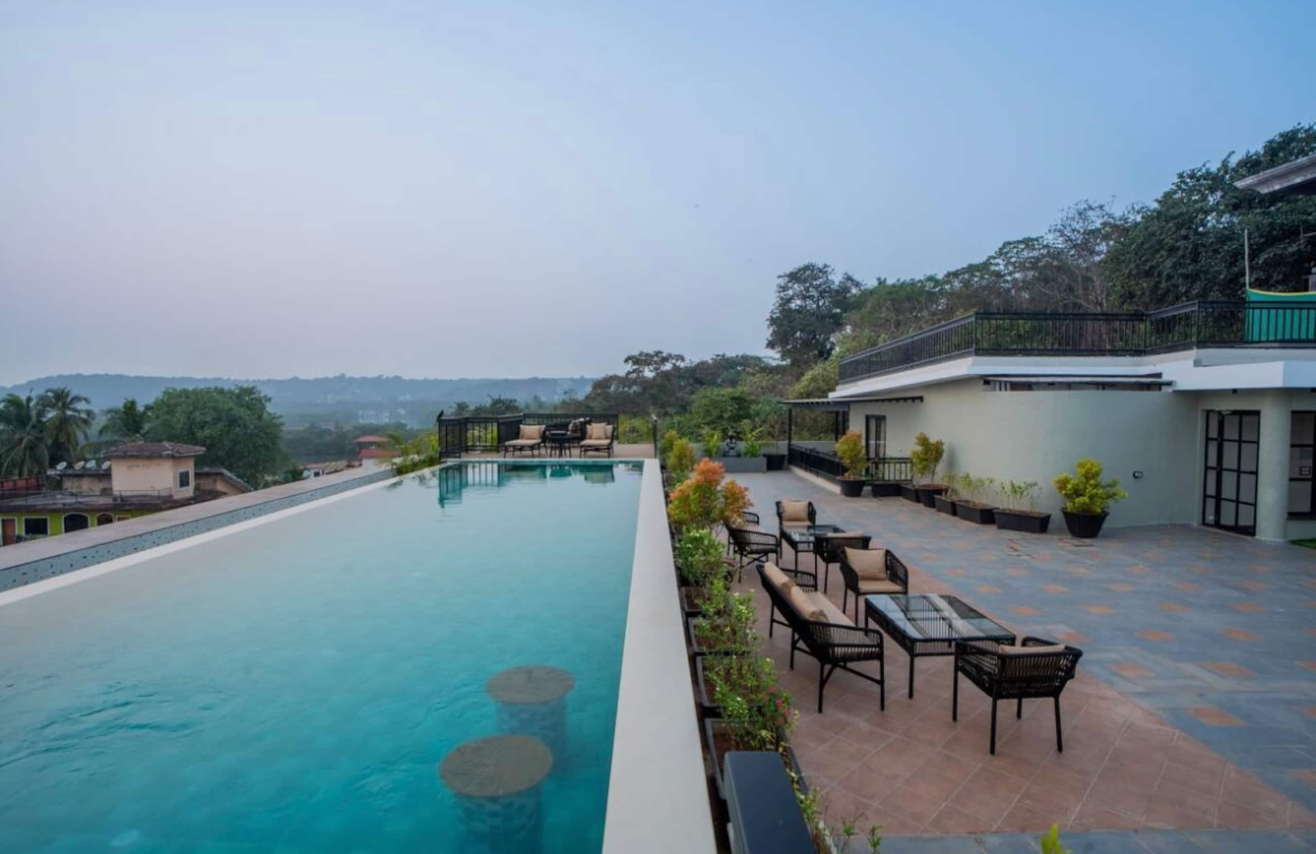 Lux 1BHK with Private Jacuzzi | Candolim 26