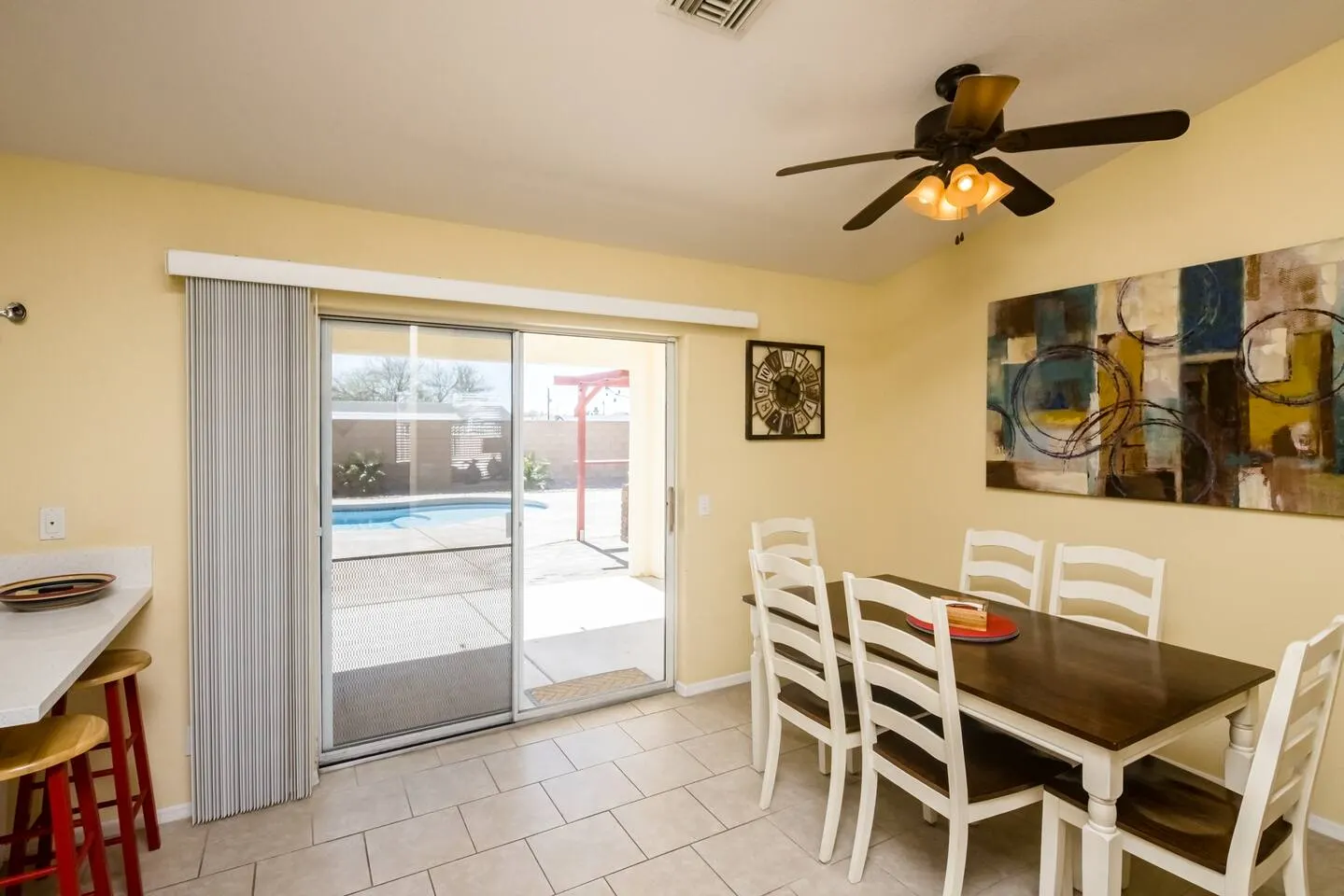 Tropics in Bullhead! Pool Spa Mins to Laughlin 11