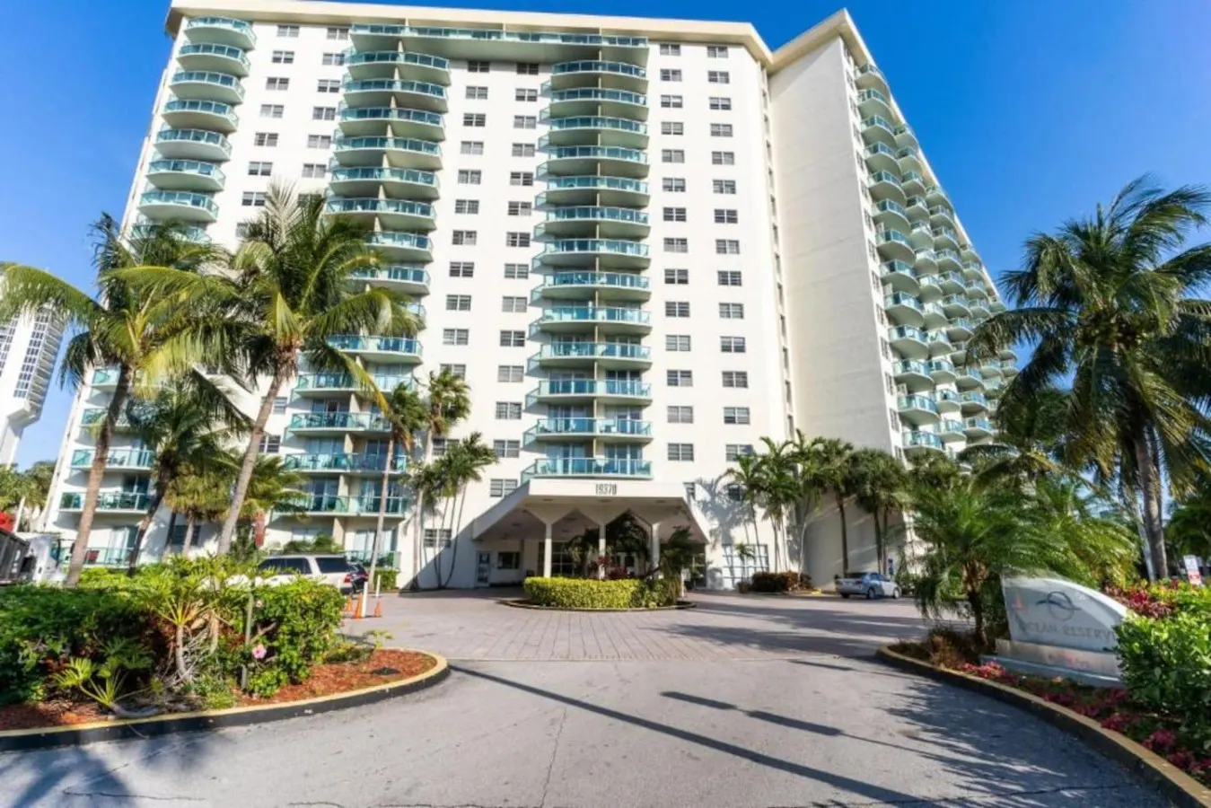 Beachside Oasis Walk Everywhere 9