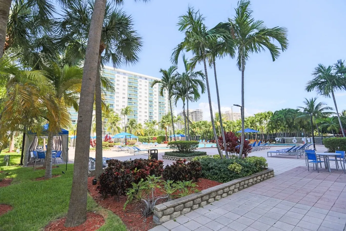 Beachside Oasis Walk Everywhere 12
