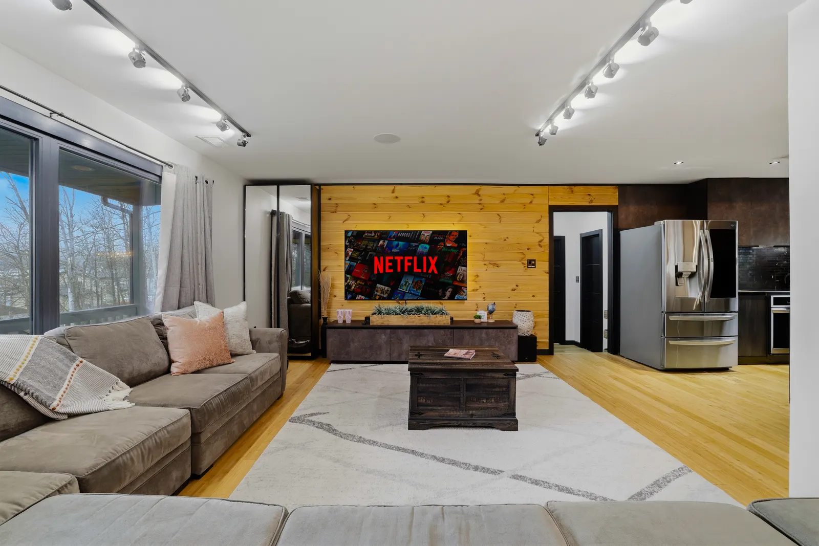 Sleeps 24 Luxury Sauna Hot tub Zen Room Game Room 5