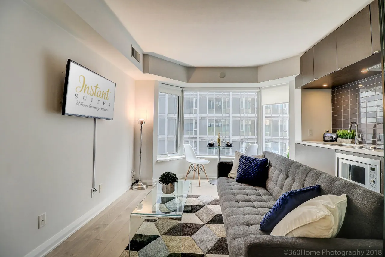 Instant Suites Junior Suite at Yorkville ☆☆☆☆☆ 2
