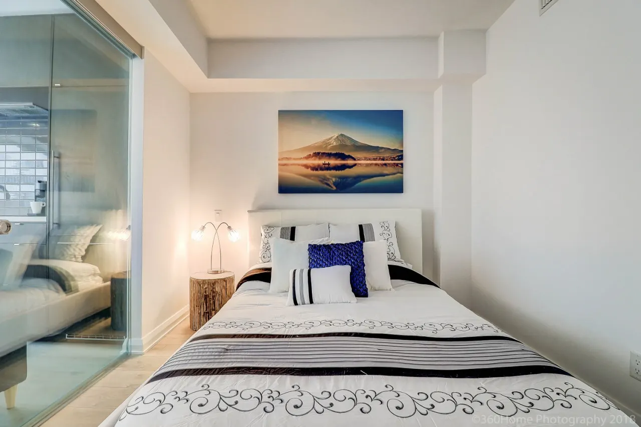 Instant Suites Junior Suite at Yorkville ☆☆☆☆☆ 3