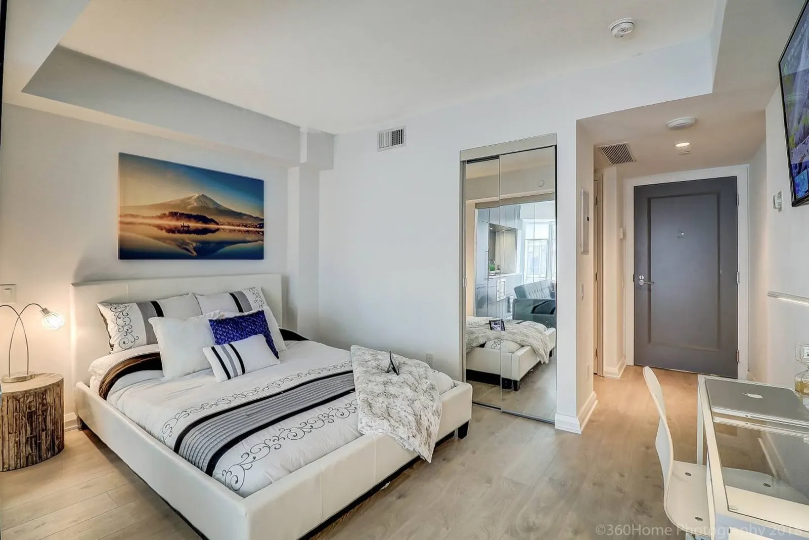 Instant Suites Junior Suite at Yorkville ☆☆☆☆☆ 5