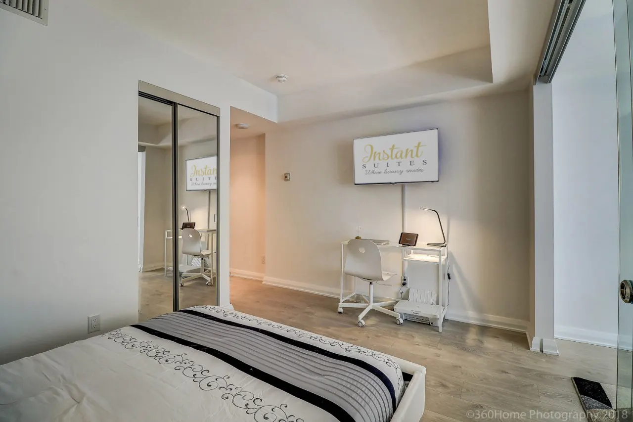 Instant Suites Junior Suite at Yorkville ☆☆☆☆☆ 6