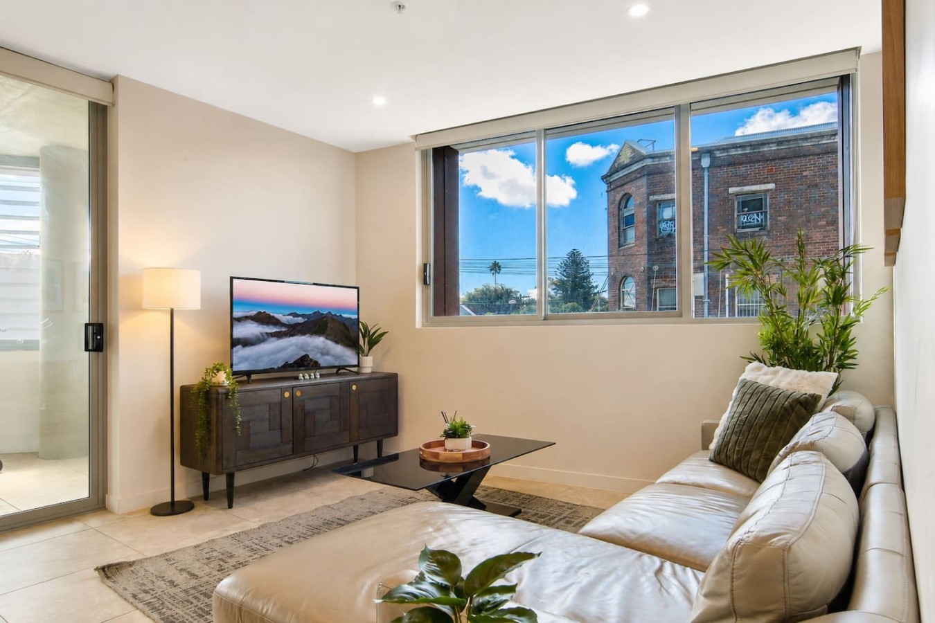 Tranquil Tokyo-Style 3BR Apartment Near Everything