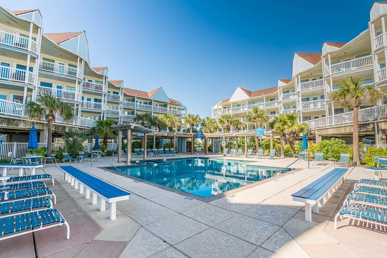 Easy Beach Access! Charming Beachside Condo! 2