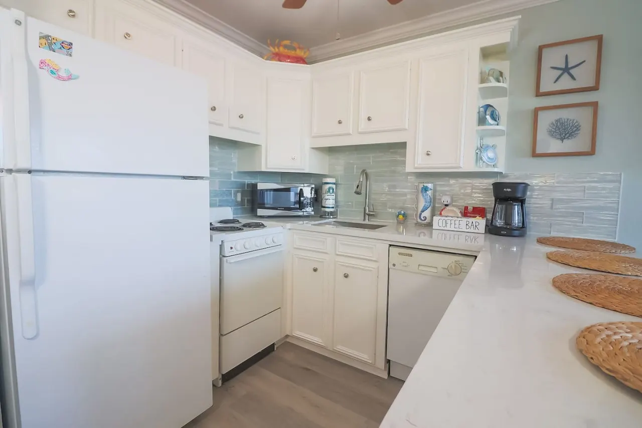Easy Beach Access! Charming Beachside Condo! 9
