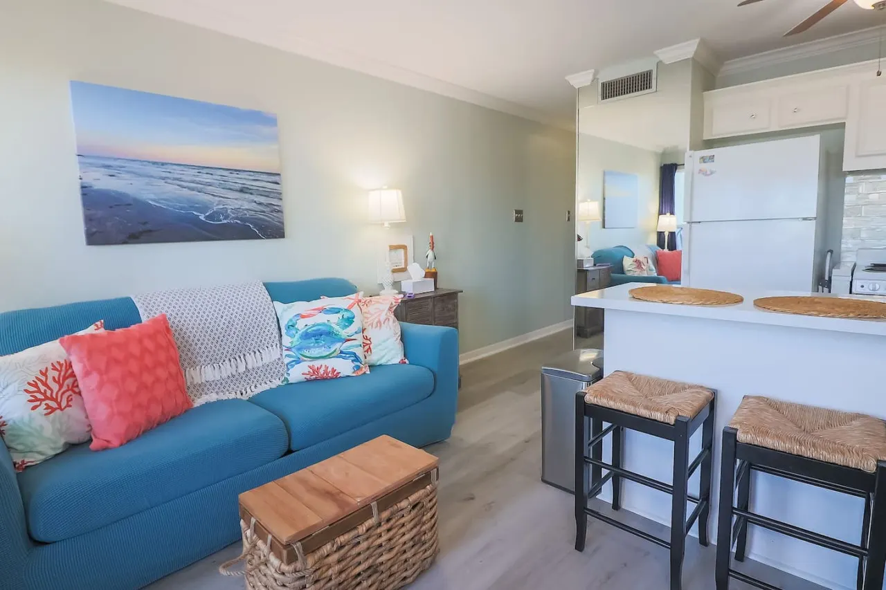 Easy Beach Access! Charming Beachside Condo! 10
