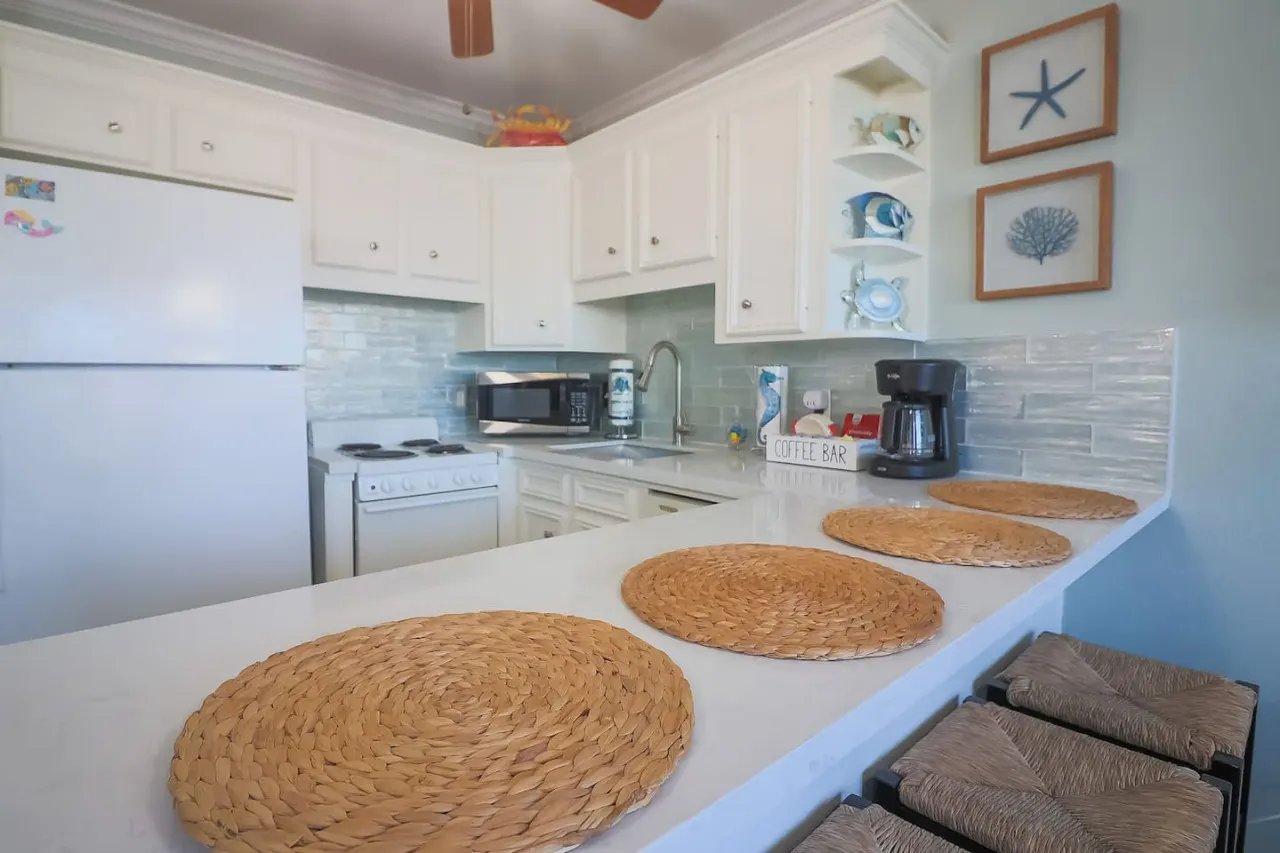 Easy Beach Access! Charming Beachside Condo! 11