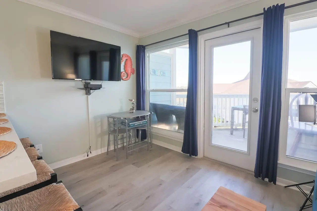 Easy Beach Access! Charming Beachside Condo! 12