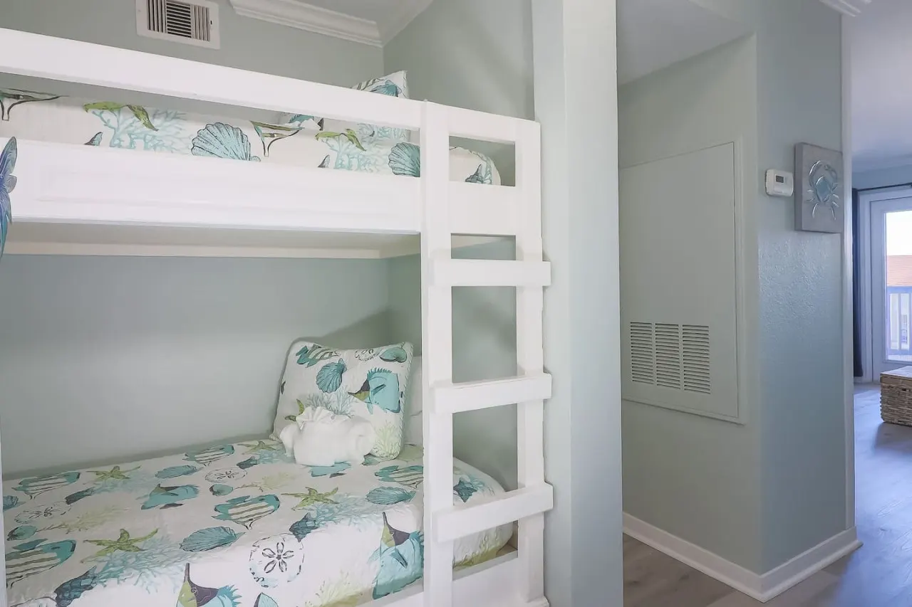 Easy Beach Access! Charming Beachside Condo! 19