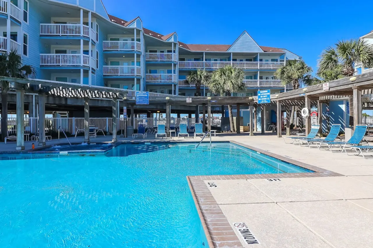 Easy Beach Access! Charming Beachside Condo! 3