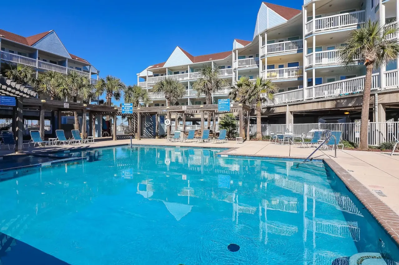 Easy Beach Access! Charming Beachside Condo! 4