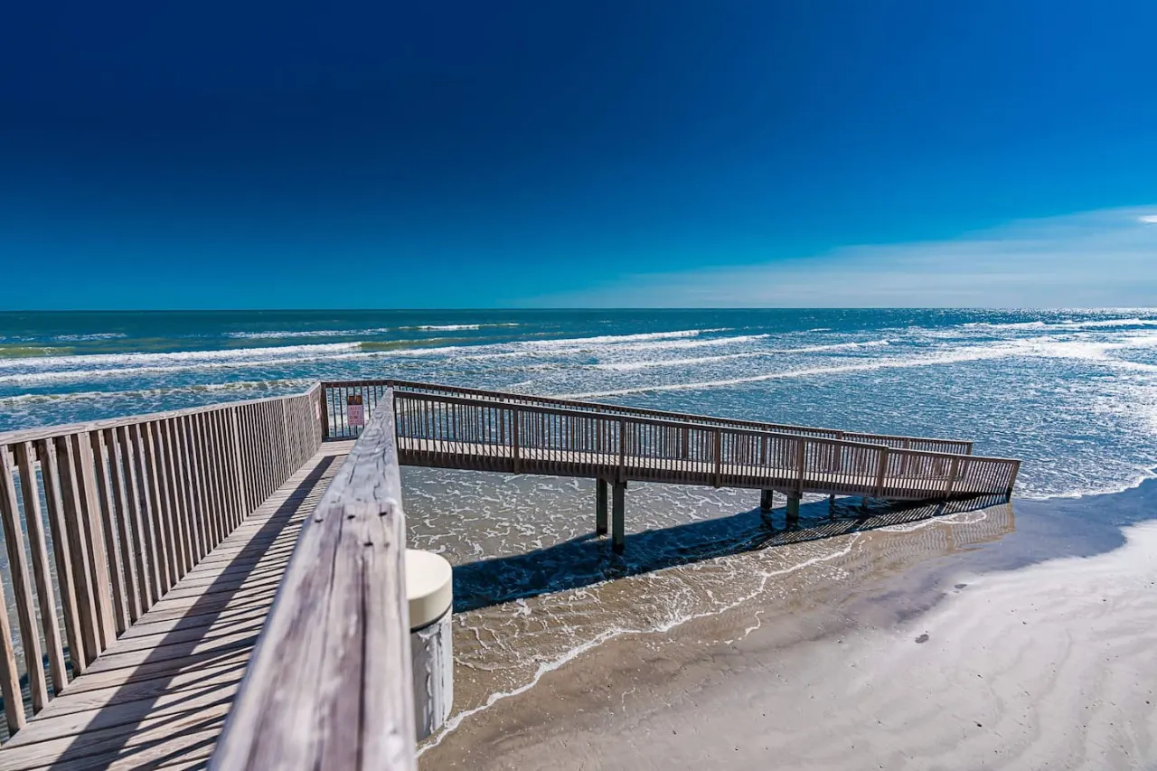 Easy Beach Access! Charming Beachside Condo! 5
