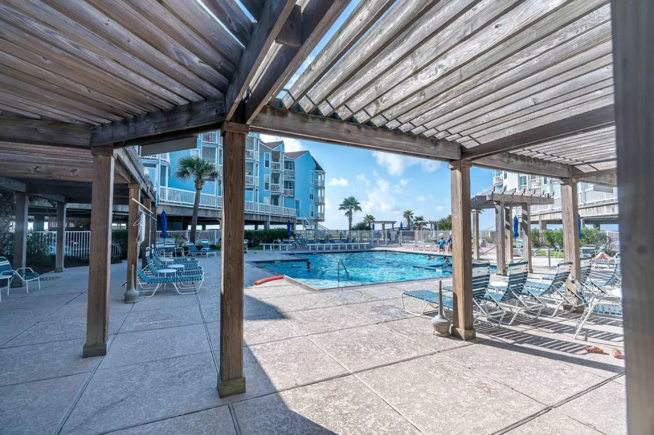 Easy Beach Access! Charming Beachside Condo! 6