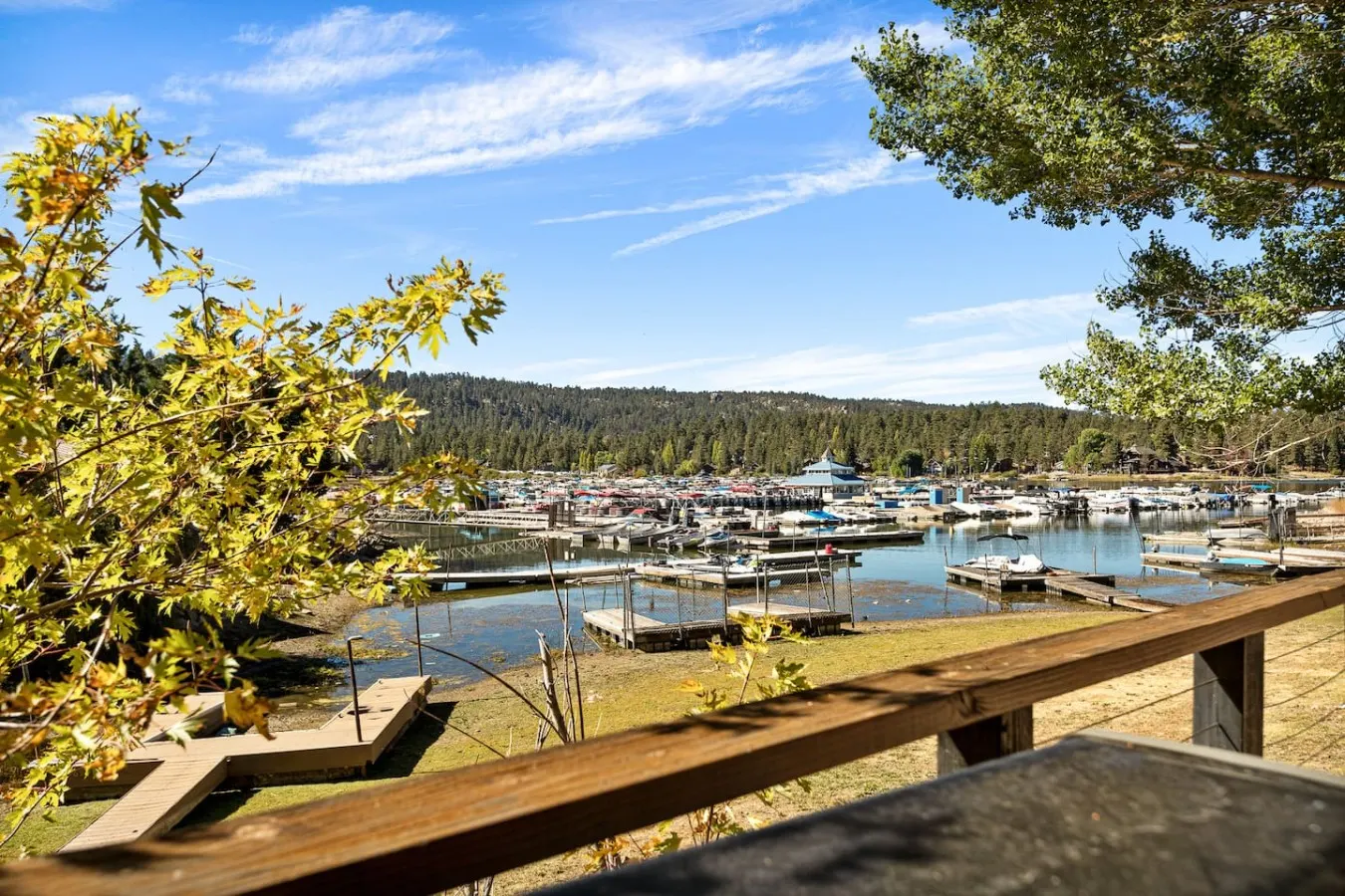 YOLO Winter Escape | Lakefront Views - EV Charger