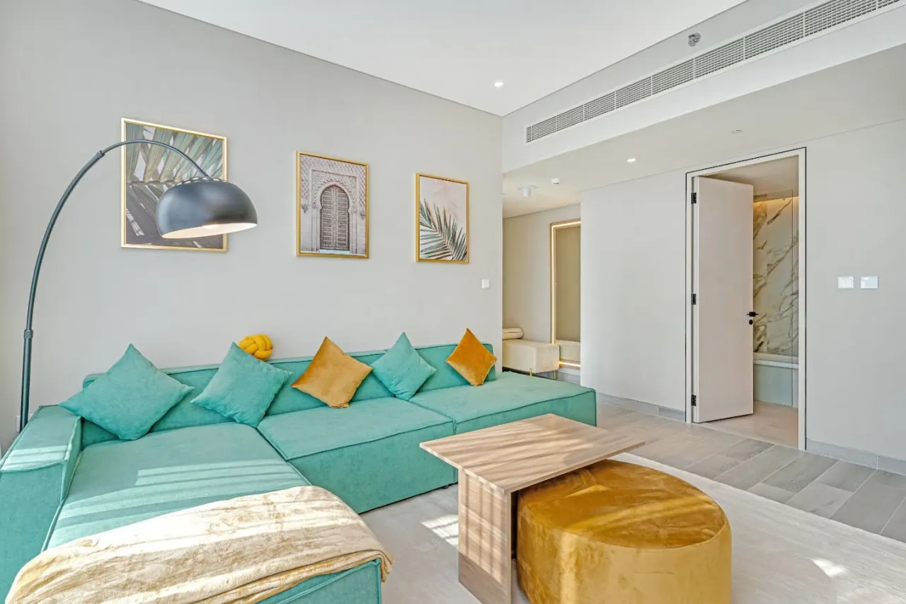 Savis Home -Radiant Dubai Ain & Marina View 9