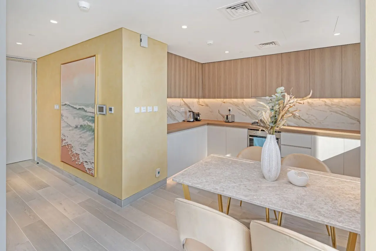 Savis Home -Radiant Dubai Ain & Marina View 12
