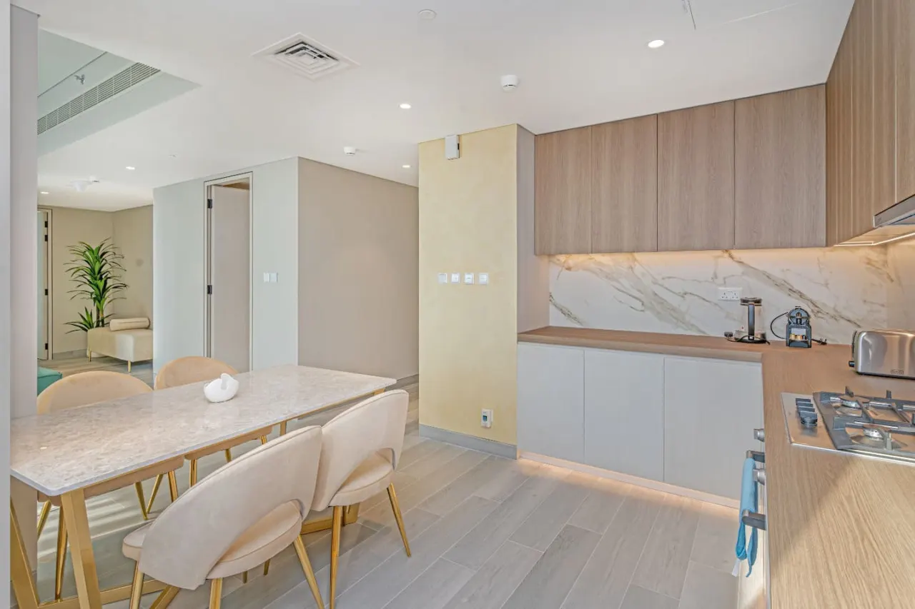 Savis Home -Radiant Dubai Ain & Marina View 13