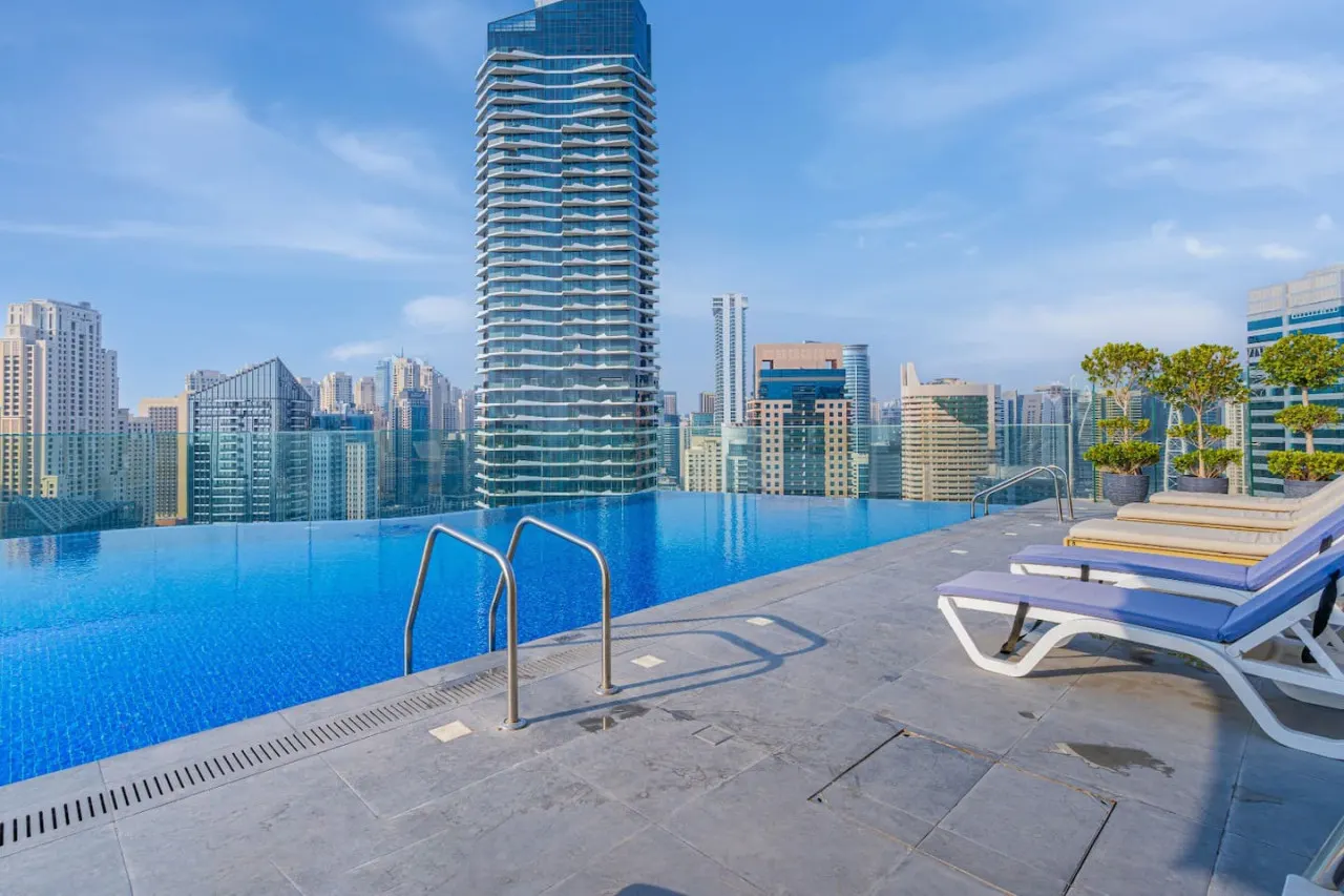 Savis Home -Radiant Dubai Ain & Marina View 16