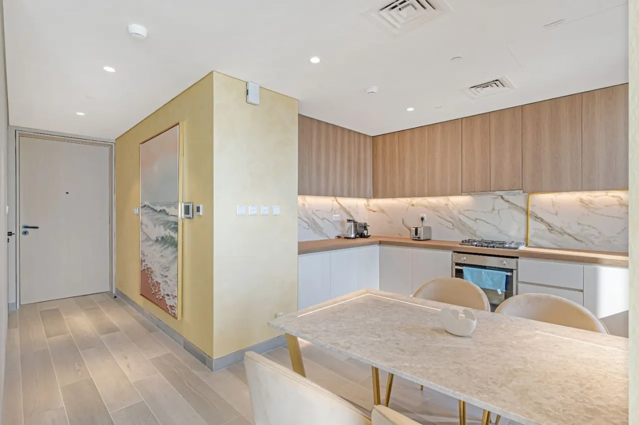 Savis Home -Radiant Dubai Ain & Marina View 18