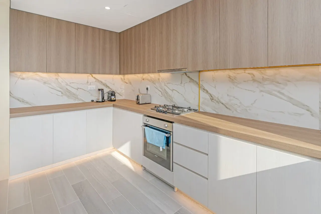 Savis Home -Radiant Dubai Ain & Marina View 20