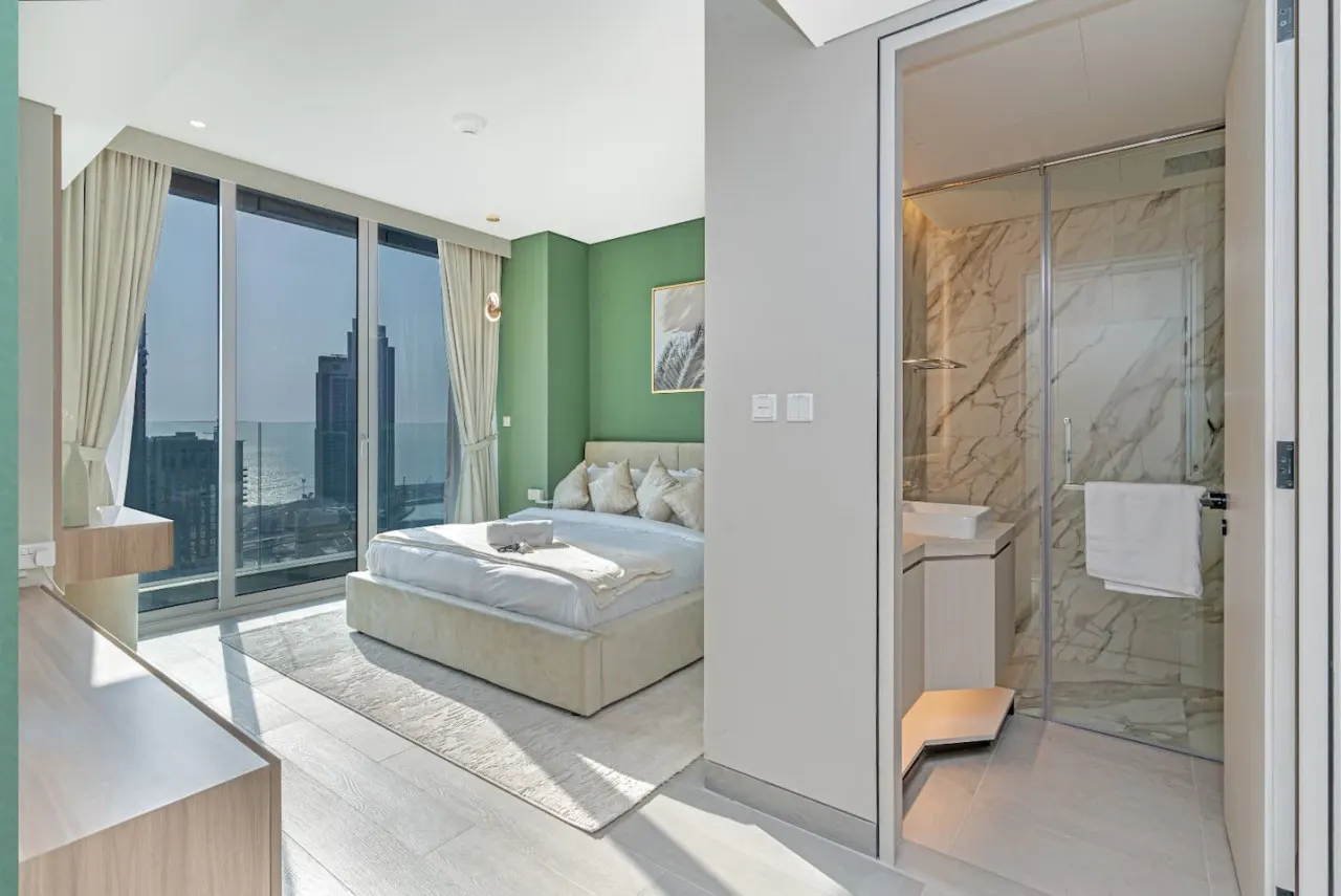 Savis Home -Radiant Dubai Ain & Marina View 7